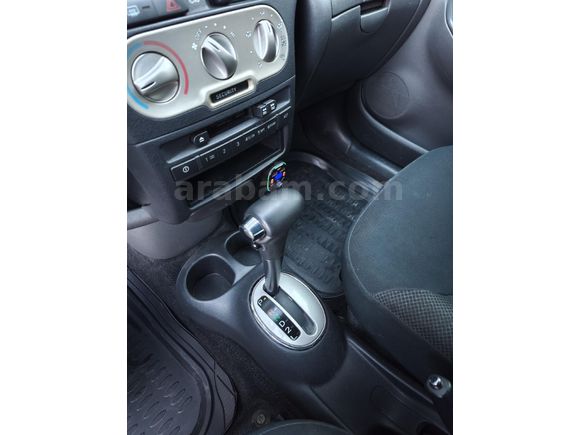 Sahibinden Toyota Yaris 1.3 Sol 2004 Model