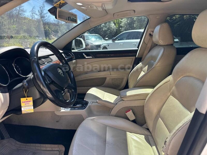 Galeriden Skoda SuperB 1.6 TDI Elegance 2013 Model İzmir 250.000 km Beyaz