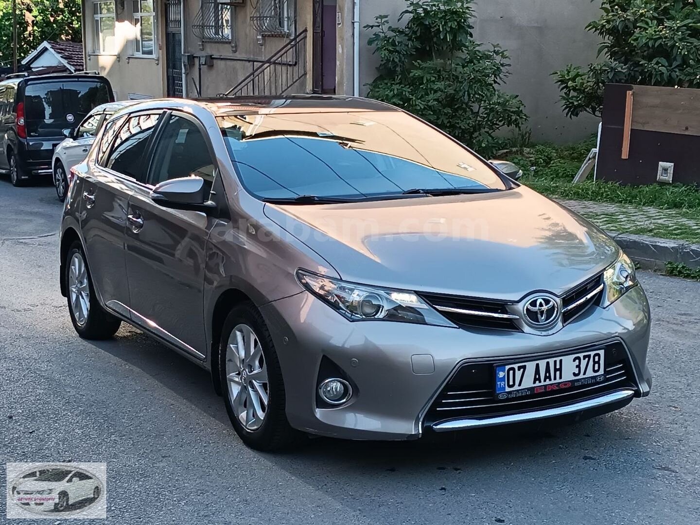 ÖZTÜRK AUTODAN BAKIMLI DÜŞÜK KMLİ OTOMATİK CAM TAVANLI AURİS 1