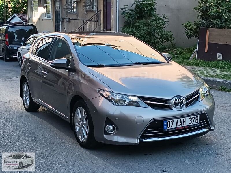 ÖZTÜRK AUTODAN BAKIMLI DÜŞÜK KMLİ OTOMATİK CAM TAVANLI AURİS 1