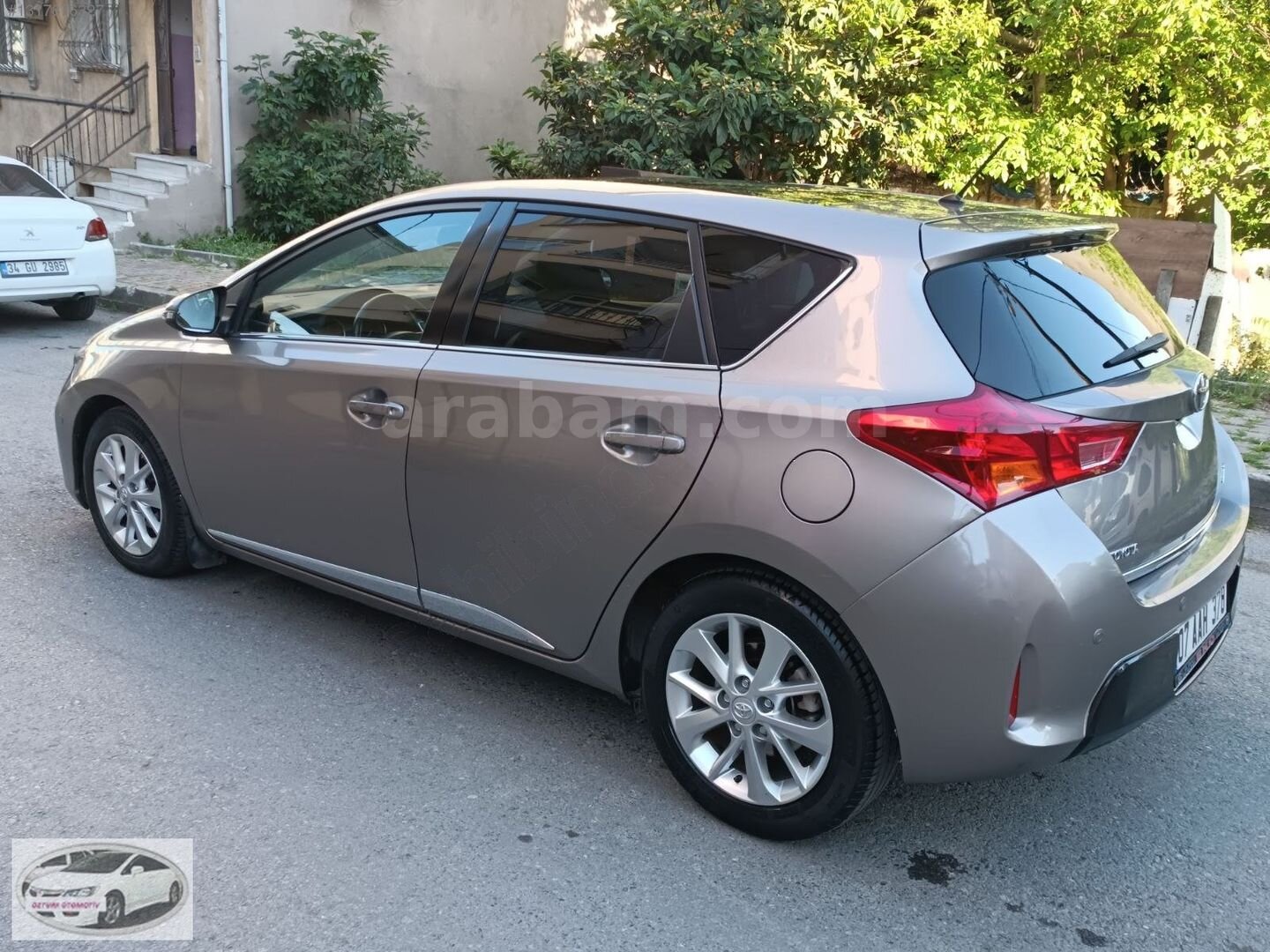 ÖZTÜRK AUTODAN BAKIMLI DÜŞÜK KMLİ OTOMATİK CAM TAVANLI AURİS 5