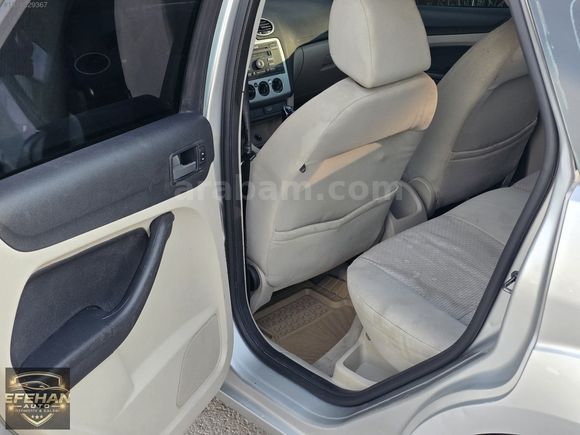 EFEHAN AUTO'DAN 2005 FORD FOCUS