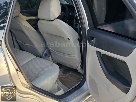 EFEHAN AUTO'DAN 2005 FORD FOCUS