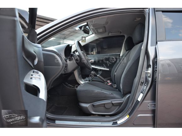CENGİZHAN ' da 2009 TOYOTA COROLLA SEDAN 1.4 D-4D ELEGANT M/M