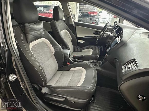 2015/KİA/CEED/1.6CRDI/CONCEPT/PLUS//CAMTAVAN TAM OTOMATİK