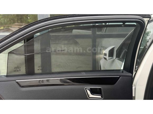 TÜRKMENOĞLU'NDAN BOYASIZ-TRAMERSİZ-285.000km e350 4MATİC
