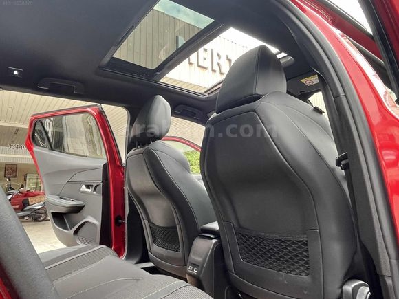 HATASIZ KIRMIZI 2025 model PEUGEOT 2008 GT