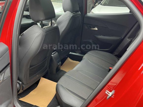 HATASIZ KIRMIZI 2025 model PEUGEOT 2008 GT