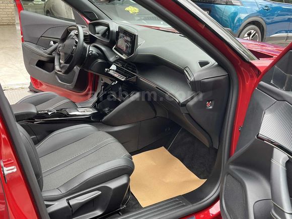 HATASIZ KIRMIZI 2025 model PEUGEOT 2008 GT