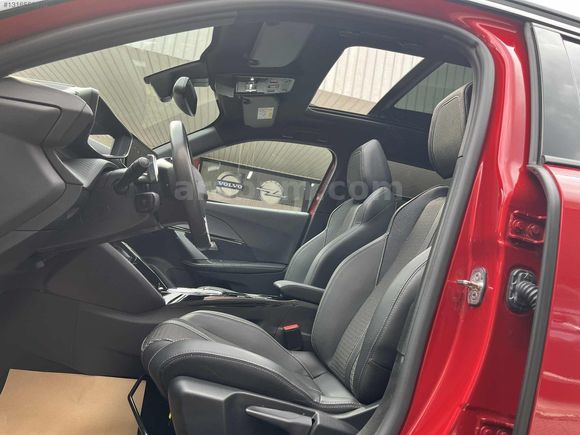 HATASIZ KIRMIZI 2025 model PEUGEOT 2008 GT