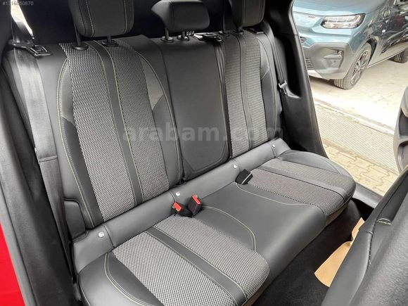 HATASIZ KIRMIZI 2025 model PEUGEOT 2008 GT