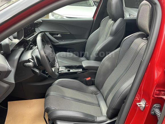 HATASIZ KIRMIZI 2025 model PEUGEOT 2008 GT