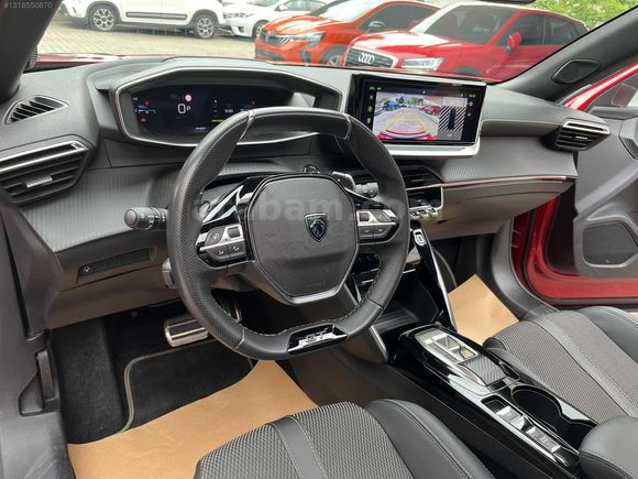 HATASIZ KIRMIZI 2025 model PEUGEOT 2008 GT