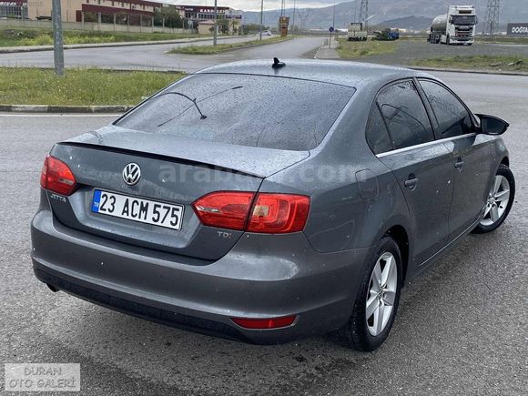 - 2011 Hatasız 200 Bin Km ' De - 1.6 TDİ 105 HP Highline Jetta -