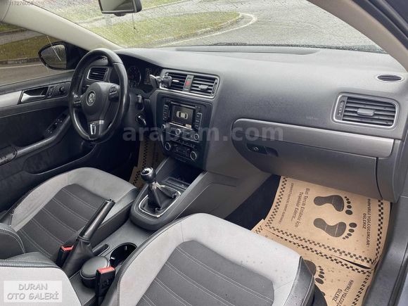 - 2011 Hatasız 200 Bin Km ' De - 1.6 TDİ 105 HP Highline Jetta -