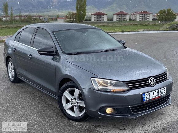 - 2011 Hatasız 200 Bin Km ' De - 1.6 TDİ 105 HP Highline Jetta -