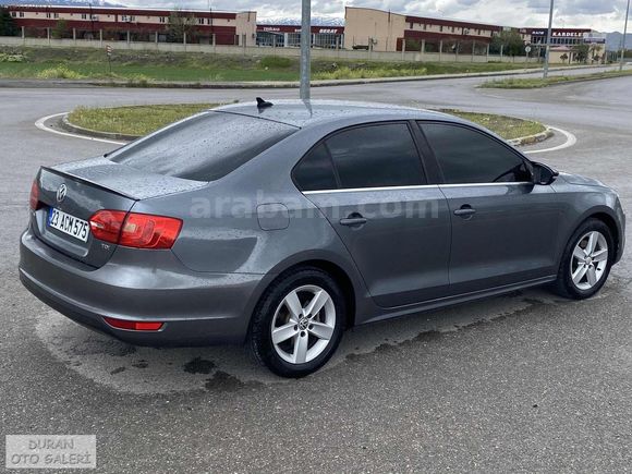 - 2011 Hatasız 200 Bin Km ' De - 1.6 TDİ 105 HP Highline Jetta -