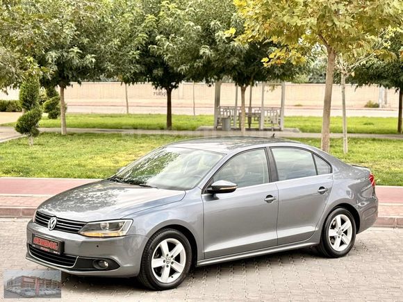 2012 MODEL VOLKSWAGEN JETTA DEGİŞENSİZ KAZASIZ OTOMATİK 4 BOYA