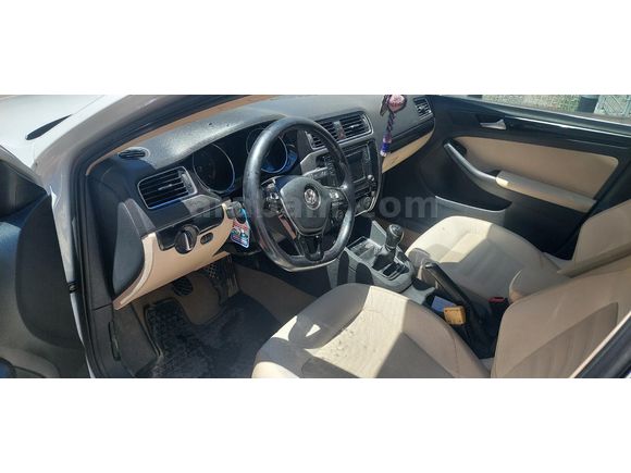 Sahibinden Volkswagen Jetta 1.6 TDi Comfortline 2015 Model  203.000 km Beyaz