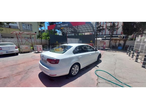 Sahibinden Volkswagen Jetta 1.6 TDi Comfortline 2015 Model  203.000 km Beyaz