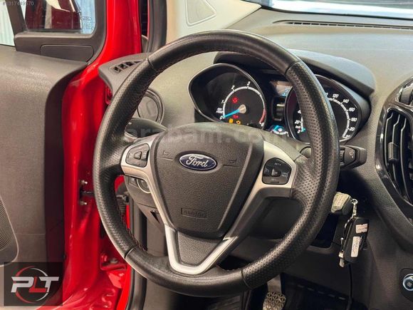 POLAT'TAN 2022 MODEL FORD COURİER TİTANİUM PLUS FUL+FULL SERİSİ
