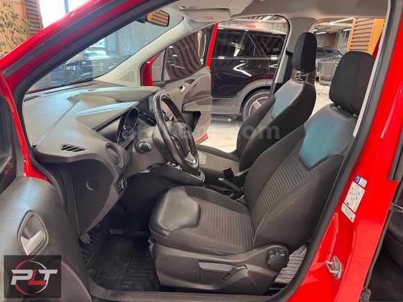 POLAT'TAN 2022 MODEL FORD COURİER TİTANİUM PLUS FUL+FULL SERİSİ