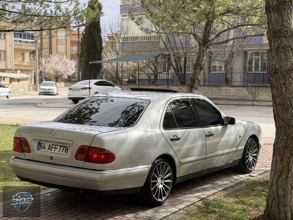 302// DEN MERCEDES E200 K.K 12 TAKSİT SEÇENEĞİ