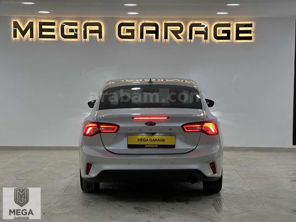 MEGA GARAGE 2024 FORD FOCUS 1.5 ECOBLUE TİTANİUM STİL HATASIZ