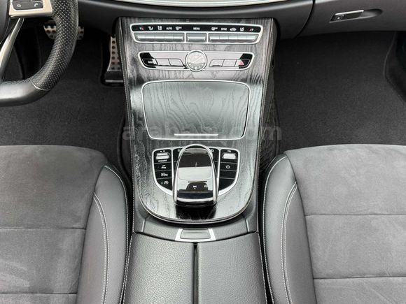 AHMET OTOMOTİV'DEN 2018 E180 AMG COMMAND+C.TAVAN BAYİ 81.000 KM