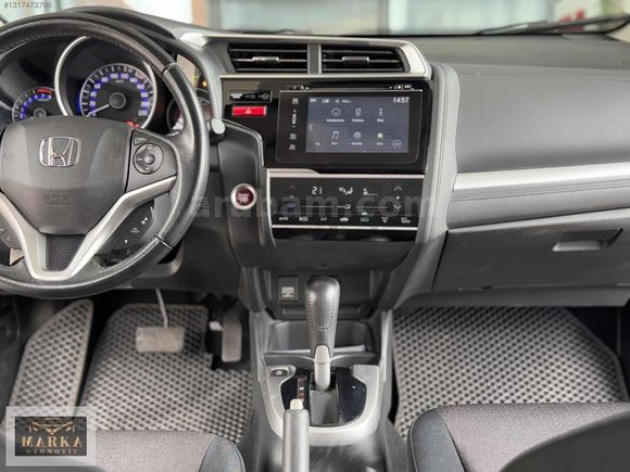 BOYASIZ HATASIZ 50 BİN KM DE OTOMATİK ELEGANCE FULL