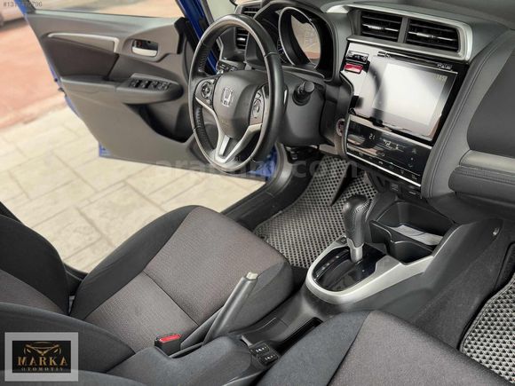 BOYASIZ HATASIZ 50 BİN KM DE OTOMATİK ELEGANCE FULL