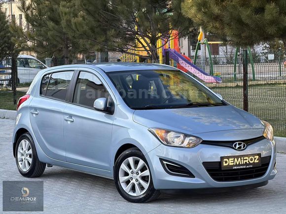 //155.000// KM 2012 MODEL HATASIZ DEĞİŞENSİZ HYUNDAİ İ20 SENSE