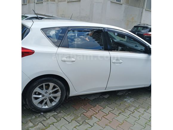Sahibinden Toyota Auris 1.4 D-4D active 2012 Model