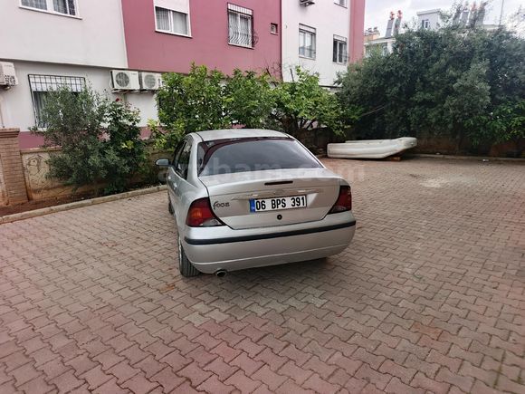 Sahibinden Ford Focus 1.6 Ghia 2002 Model