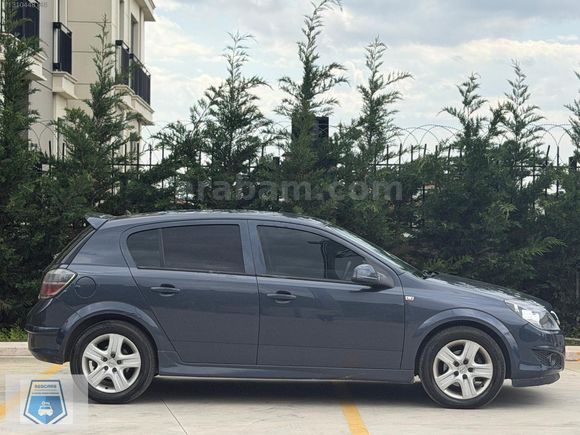 SEBCARS HATASIZA YAKIN DİZEL OTOMATİK HATCHBACK ASTRA