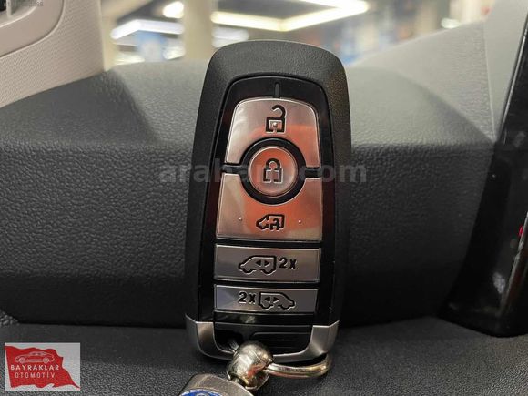 BAYRAKLAR'DAN 2025 TOURNEO CUSTOM 2.0 170BG TİTANİUM PLUS/CMTVN