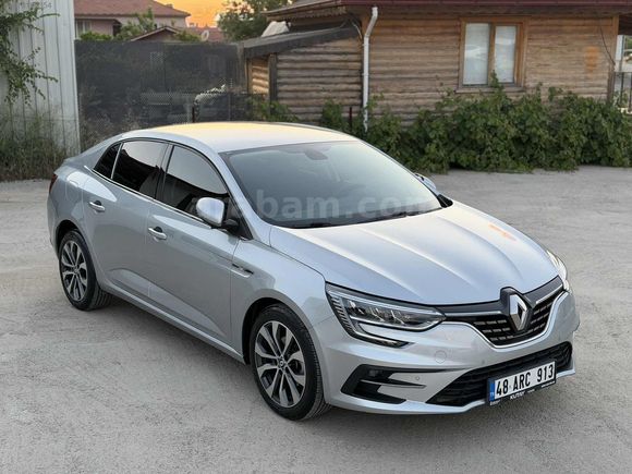 HATASIZ 2023 MEGANE 1.3 TCE İCON 6 BİN KM'de GARANTİLİ