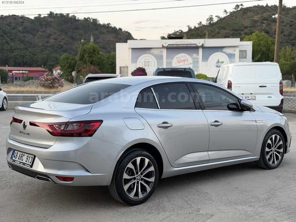 HATASIZ 2023 MEGANE 1.3 TCE İCON 6 BİN KM'de GARANTİLİ