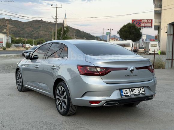HATASIZ 2023 MEGANE 1.3 TCE İCON 6 BİN KM'de GARANTİLİ