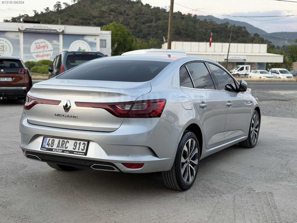 HATASIZ 2023 MEGANE 1.3 TCE İCON 6 BİN KM'de GARANTİLİ
