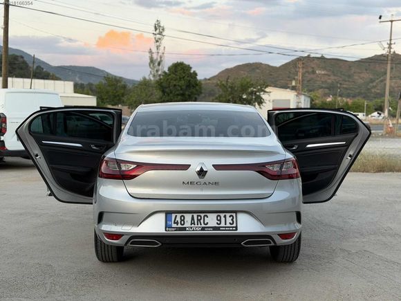 HATASIZ 2023 MEGANE 1.3 TCE İCON 6 BİN KM'de GARANTİLİ