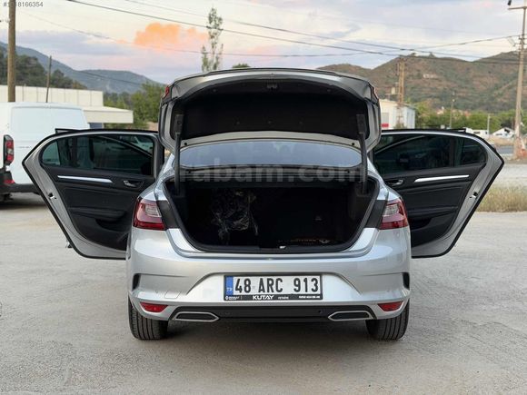 HATASIZ 2023 MEGANE 1.3 TCE İCON 6 BİN KM'de GARANTİLİ