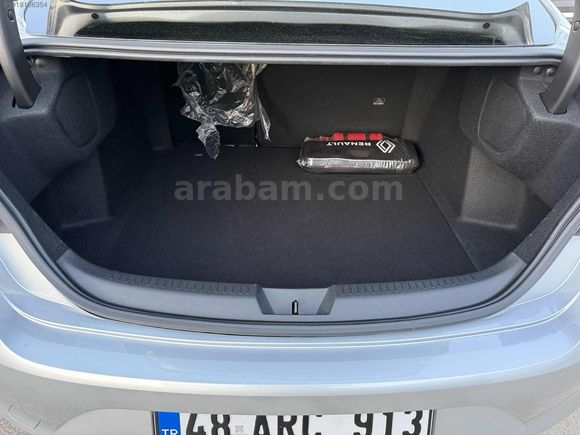 HATASIZ 2023 MEGANE 1.3 TCE İCON 6 BİN KM'de GARANTİLİ