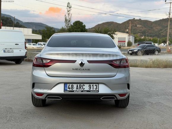 HATASIZ 2023 MEGANE 1.3 TCE İCON 6 BİN KM'de GARANTİLİ