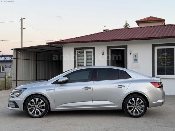 HATASIZ 2023 MEGANE 1.3 TCE İCON 6 BİN KM'de GARANTİLİ