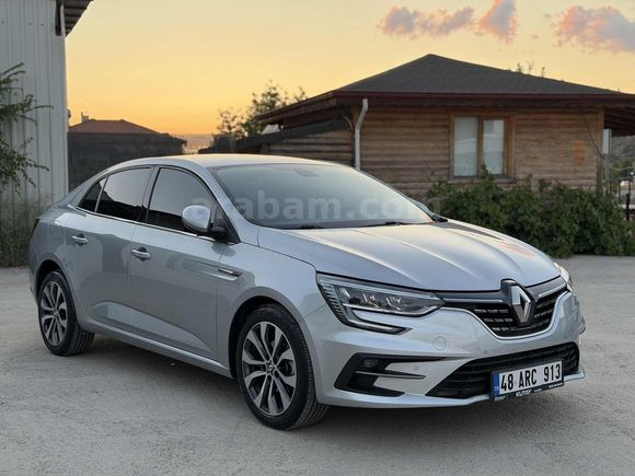 HATASIZ 2023 MEGANE 1.3 TCE İCON 6 BİN KM'de GARANTİLİ
