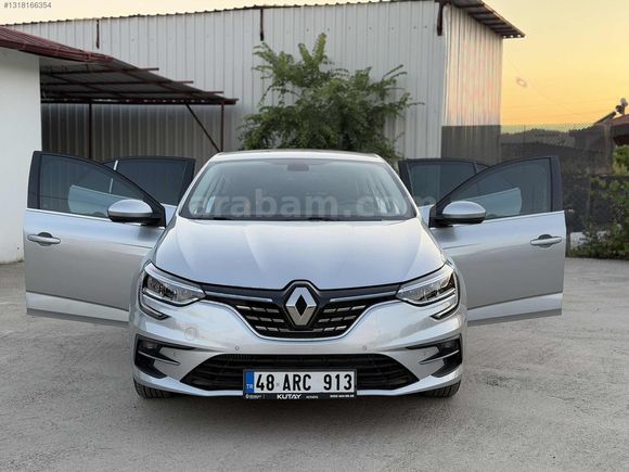 HATASIZ 2023 MEGANE 1.3 TCE İCON 6 BİN KM'de GARANTİLİ