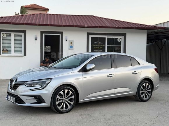 HATASIZ 2023 MEGANE 1.3 TCE İCON 6 BİN KM'de GARANTİLİ