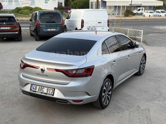 HATASIZ 2023 MEGANE 1.3 TCE İCON 6 BİN KM'de GARANTİLİ