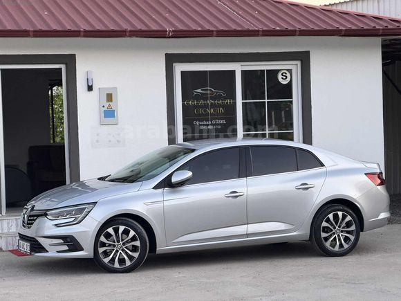 HATASIZ 2023 MEGANE 1.3 TCE İCON 6 BİN KM'de GARANTİLİ